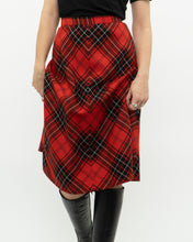 Load image into Gallery viewer, Vintage x Made in Canada x HIGHLAND QUEEN Red Wool Plaid Skirt (XS, S)