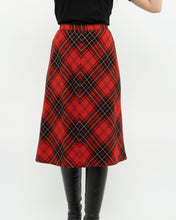 Load image into Gallery viewer, Vintage x Made in Canada x HIGHLAND QUEEN Red Wool Plaid Skirt (XS, S)