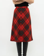 Load image into Gallery viewer, Vintage x Made in Canada x HIGHLAND QUEEN Red Wool Plaid Skirt (XS, S)