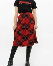 Load image into Gallery viewer, Vintage x Made in Canada x HIGHLAND QUEEN Red Wool Plaid Skirt (XS, S)