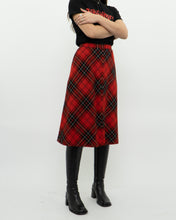 Load image into Gallery viewer, Vintage x Made in Canada x HIGHLAND QUEEN Red Wool Plaid Skirt (XS, S)