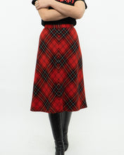 Load image into Gallery viewer, Vintage x Made in Canada x HIGHLAND QUEEN Red Wool Plaid Skirt (XS, S)