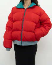 Load image into Gallery viewer, Vintage x Made in Korea x COLOMBIA Reversible Teal &amp; Red Puffer Jacket (M-XL)