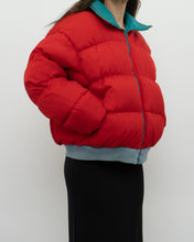 Load image into Gallery viewer, Vintage x Made in Korea x COLOMBIA Reversible Teal &amp; Red Puffer Jacket (M-XL)