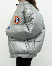 Load image into Gallery viewer, Vintage x STARTER x DENVER BRONCOS Silver Nylon Jacket (M, L)