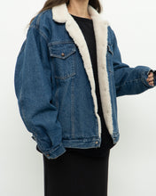 Load image into Gallery viewer, Vintage x Made in Canada x WRANGLER Fleece Lined Denim Jacket (S-L)