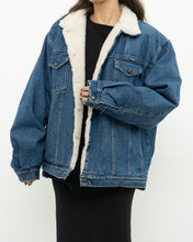 Load image into Gallery viewer, Vintage x Made in Canada x WRANGLER Fleece Lined Denim Jacket (S-L)