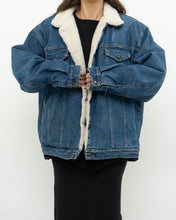 Load image into Gallery viewer, Vintage x Made in Canada x WRANGLER Fleece Lined Denim Jacket (S-L)