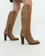 Load image into Gallery viewer, Vintage x Made in Italy x Camel leather Knee-high Boot (8-9)