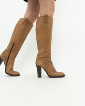 Load image into Gallery viewer, Vintage x Made in Italy x Camel leather Knee-high Boot (8-9)