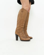 Load image into Gallery viewer, Vintage x Made in Italy x Camel leather Knee-high Boot (8-9)