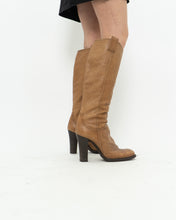 Load image into Gallery viewer, Vintage x Made in Italy x Camel leather Knee-high Boot (8-9)