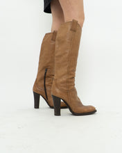 Load image into Gallery viewer, Vintage x Made in Italy x Camel leather Knee-high Boot (8-9)