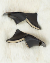 Load image into Gallery viewer, BOTTEGA VENETA x Brown Wedge Butter Leather Heels (39.5)