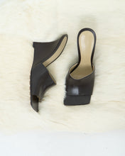 Load image into Gallery viewer, BOTTEGA VENETA x Brown Wedge Butter Leather Heels (39.5)