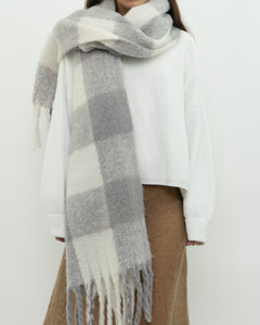 Modern x Ultra Soft White, Purple Scarf