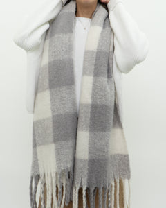 Modern x Ultra Soft White, Purple Scarf