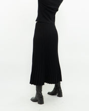 Load image into Gallery viewer, Vintage x Made in Canada x TAHARI Black Ribbed Knit Skirt (S, M)