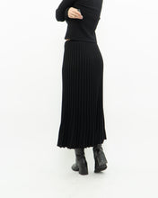 Load image into Gallery viewer, Vintage x Made in Canada x TAHARI Black Ribbed Knit Skirt (S, M)