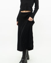 Load image into Gallery viewer, Vintage x Made in Canada x TAHARI Black Ribbed Knit Skirt (S, M)