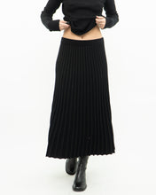 Load image into Gallery viewer, Vintage x Made in Canada x TAHARI Black Ribbed Knit Skirt (S, M)