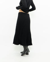 Load image into Gallery viewer, Vintage x Made in Canada x TAHARI Black Ribbed Knit Skirt (S, M)