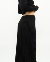 Load image into Gallery viewer, Vintage x Made in Canada x TAHARI Black Ribbed Knit Skirt (S, M)