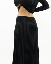 Load image into Gallery viewer, Vintage x Made in Canada x TAHARI Black Ribbed Knit Skirt (S, M)