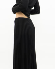 Load image into Gallery viewer, Vintage x Made in Canada x TAHARI Black Ribbed Knit Skirt (S, M)