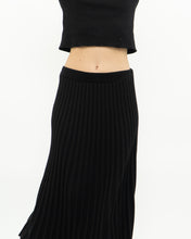 Load image into Gallery viewer, Vintage x Made in Canada x TAHARI Black Ribbed Knit Skirt (S, M)