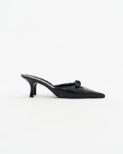 Load image into Gallery viewer, Vintage x Made in Italy x ANTONIO MELANI Black Leather Mules (8, 8.5)