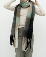 Load image into Gallery viewer, Modern x Green Plaid Ultra Fuzzy Scarf