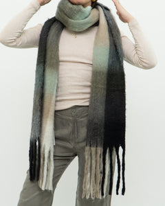 Modern x Green Plaid Ultra Fuzzy Scarf