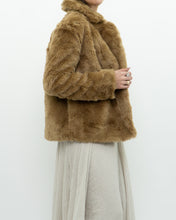 Load image into Gallery viewer, SUNDAY BEST x Beige Faux Fur Cropped Jacket (XS-M)