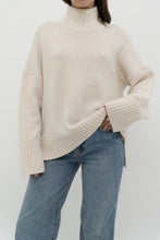 Load image into Gallery viewer, ABERCOMBIE &amp; FITCH x Cozy Cream Oversized Knit Turtleneck (XS-XL)