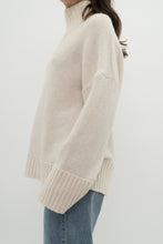 Load image into Gallery viewer, ABERCOMBIE &amp; FITCH x Cozy Cream Oversized Knit Turtleneck (XS-XL)