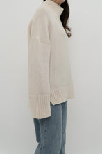 Load image into Gallery viewer, ABERCOMBIE &amp; FITCH x Cozy Cream Oversized Knit Turtleneck (XS-XL)