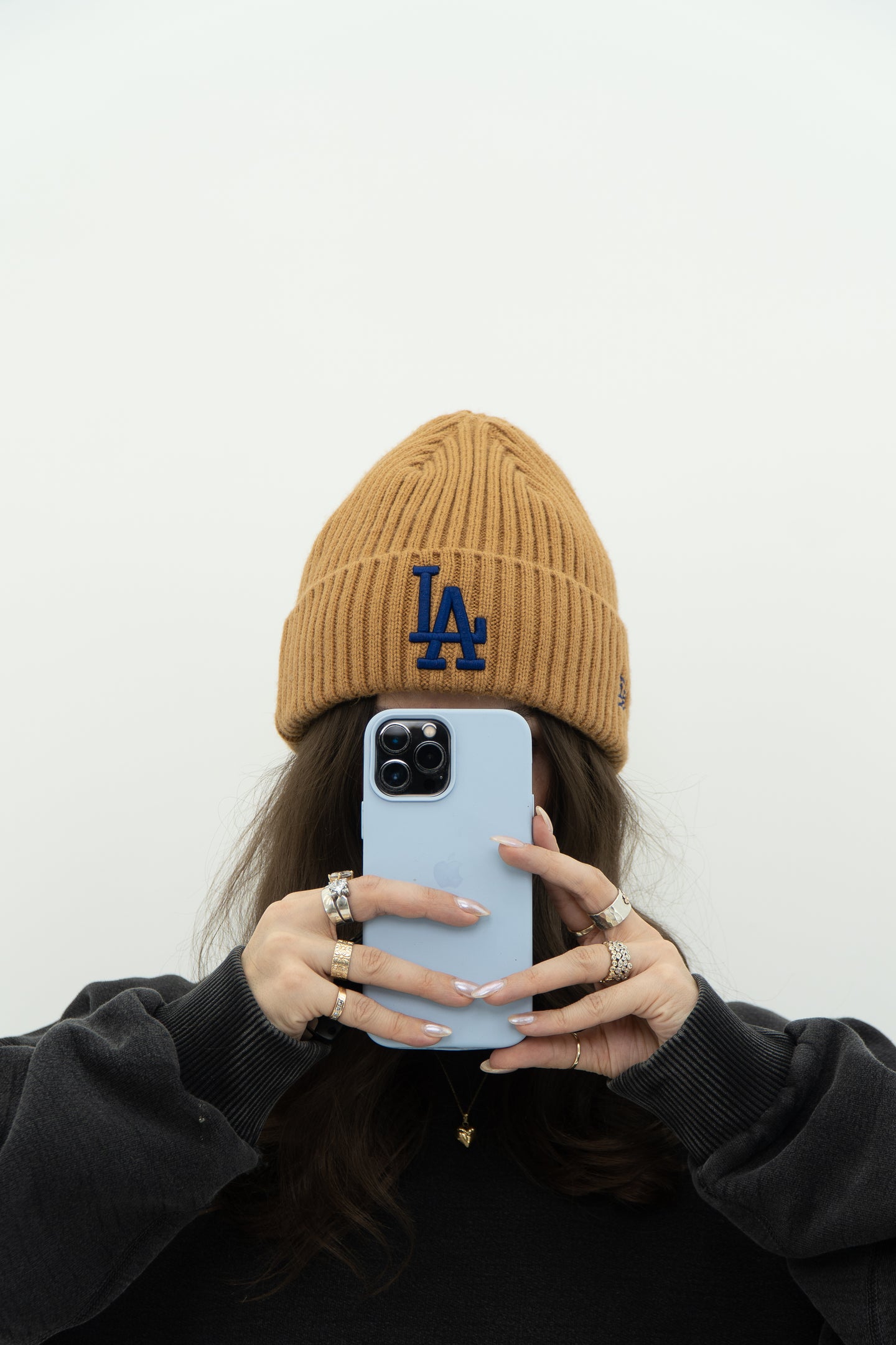 LA DODGERS x NEW ERA Tan Beanie