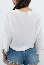 Load image into Gallery viewer, Vintage x BCBG White Floral Front Tie Bohemian Top (S, M)