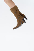 Load image into Gallery viewer, Vintage x Tan Faux Suede Belted Boots (7)