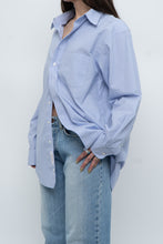 Load image into Gallery viewer, Vintage x ROUNDTREE &amp; YORKE Blue Fine-striped Buttonup (M, L)