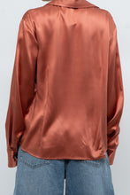 Load image into Gallery viewer, Vintage x Peach Pure Silk Buttonup (M, L)