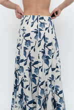 Load image into Gallery viewer, Vintage x Cream, Blue Floral Linen Maxi Skirt (M)