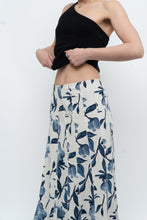Load image into Gallery viewer, Vintage x Cream, Blue Floral Linen Maxi Skirt (M)