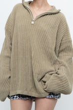 Load image into Gallery viewer, Vintage x Made in Hong Kong x Beige Velvet Ribbed Oversized Sweater (S-XXL)