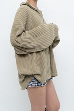 Load image into Gallery viewer, Vintage x Made in Hong Kong x Beige Velvet Ribbed Oversized Sweater (S-XXL)