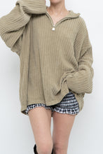 Load image into Gallery viewer, Vintage x Made in Hong Kong x Beige Velvet Ribbed Oversized Sweater (S-XXL)