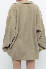 Load image into Gallery viewer, Vintage x Made in Hong Kong x Beige Velvet Ribbed Oversized Sweater (S-XXL)