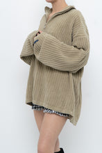 Load image into Gallery viewer, Vintage x Made in Hong Kong x Beige Velvet Ribbed Oversized Sweater (S-XXL)