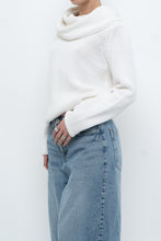 Load image into Gallery viewer, Vintage x Made in Hong Kong x Cotton White Mockneck Knit Sweater (S-L)